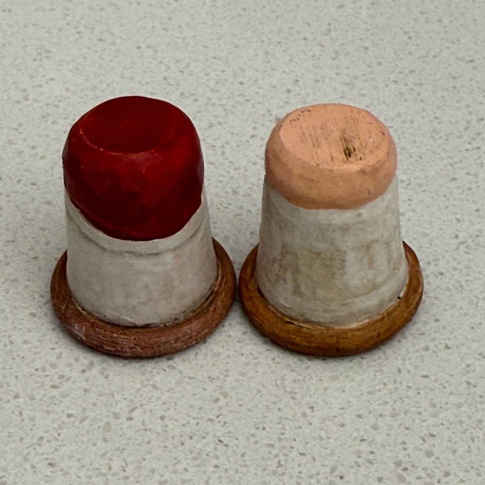 Set of 2 Vintage Santa Claus Resin Thimbles by Eddy Walker Sew Sweet Originals - Picture 4 of 7